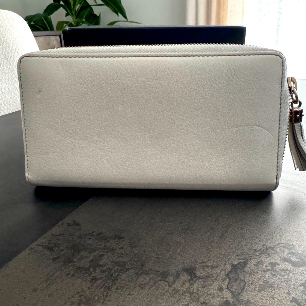Authentic Gucci Wallet Clutch Off White/Cream Color this is NOT white